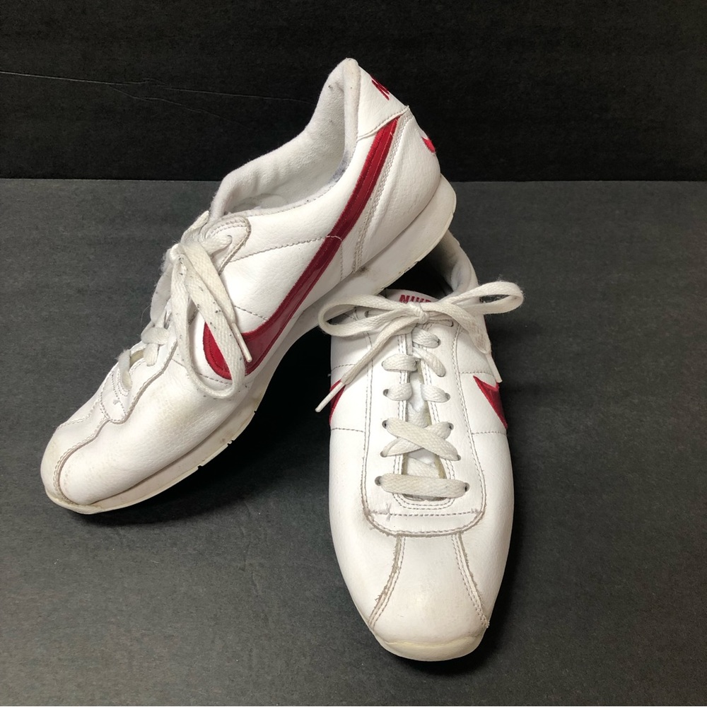 Vintage ladies Nike sneakers white/red swoosh. Size 9